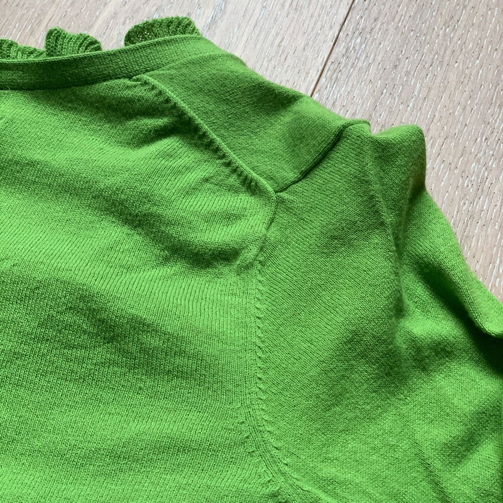 Cardigan V Neck + Ruffle Detail XS Buttons - Picture 3 of 6